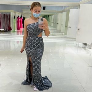 Not hemmed, in great condition worn once, come with plastic holder for dress